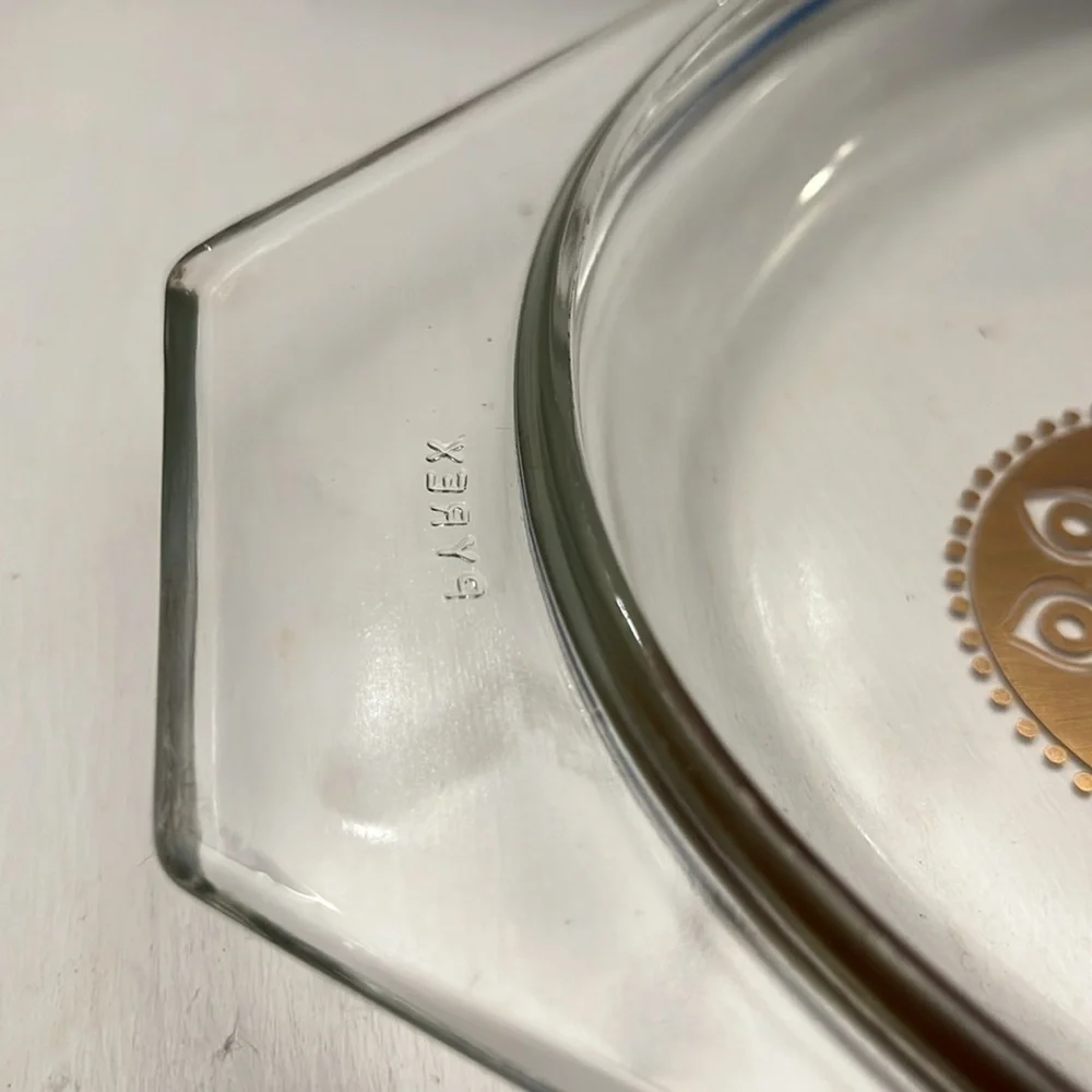 Pyrex Blue Oval Divided 1 1/2 Quart Casserole Dish Gold Medallion Lid Holder